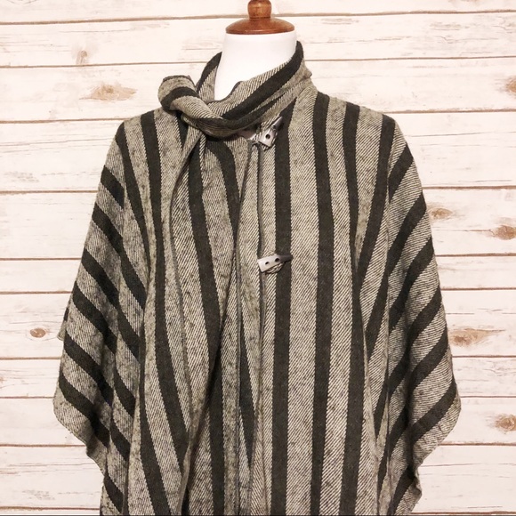 ✌🏼SOLD✌🏼{Free People} Cape/Poncho - Picture 6 of 8